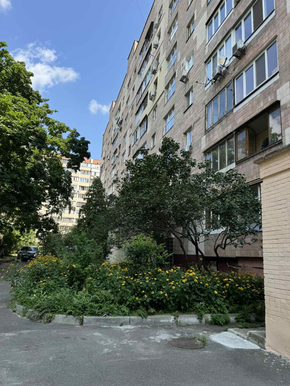 Продаж 3-кімнатної квартири 101.1 м², Слов`янська вул., 28