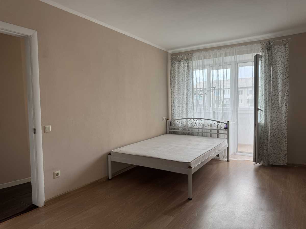 Продаж 1-кімнатної квартири 30 м², Праці бул., 6/14