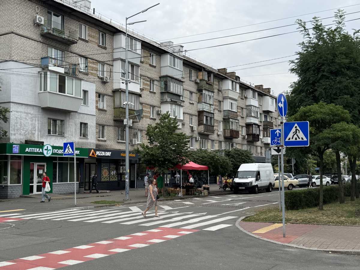 Продаж 1-кімнатної квартири 30 м², Праці бул., 6/14