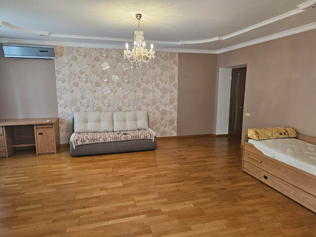 Оренда 2-кімнатної квартири 93 м², Армійська вул., 23