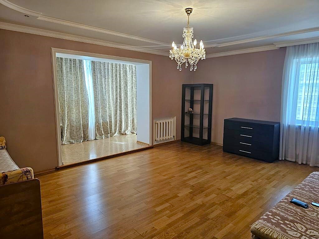 Оренда 2-кімнатної квартири 93 м², Армійська вул., 23