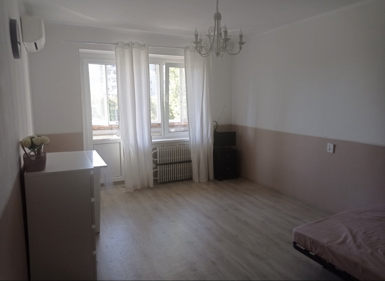 Оренда 1-кімнатної квартири 40 м², Добровольців вул., 6