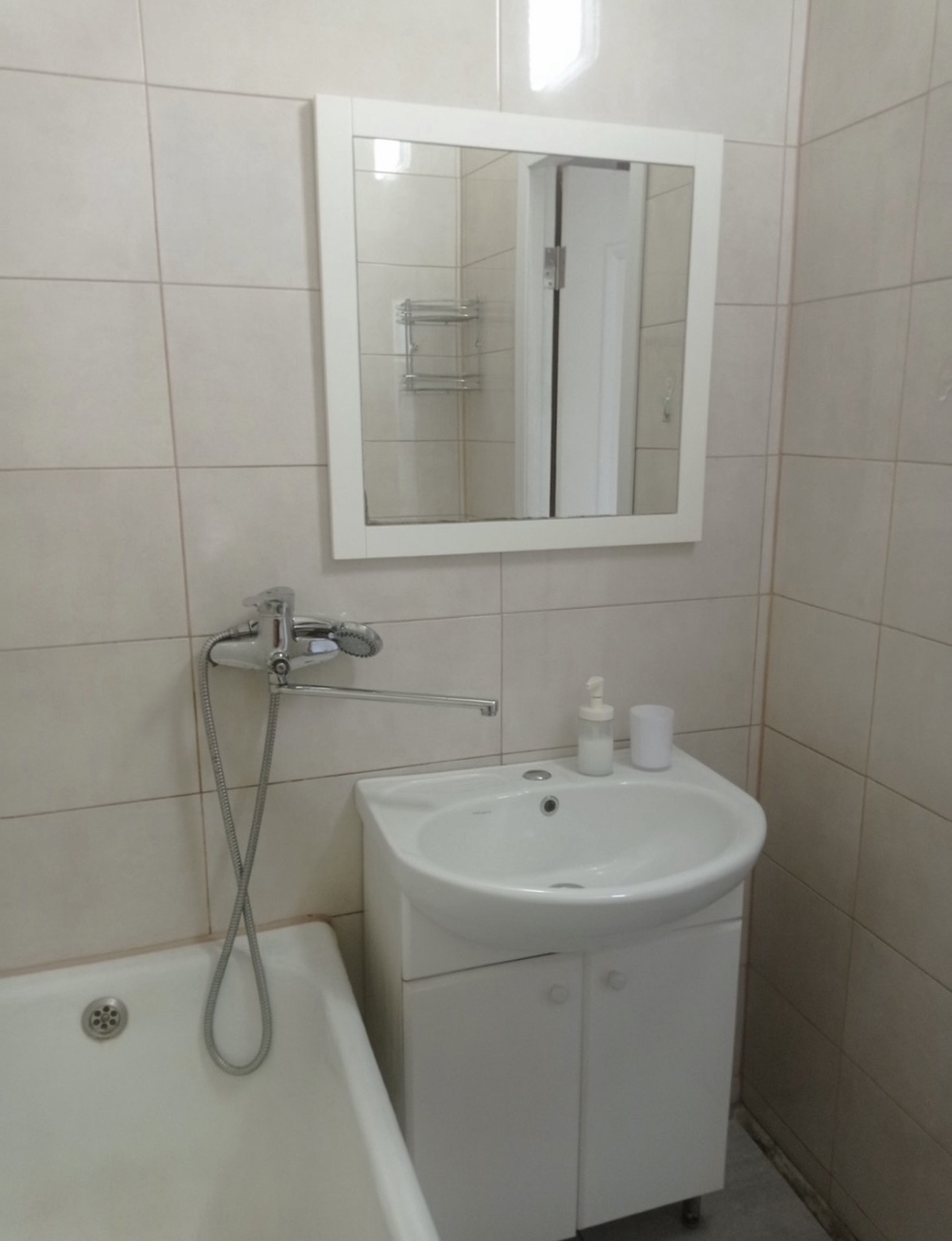 Оренда 1-кімнатної квартири 40 м², Добровольців вул., 6