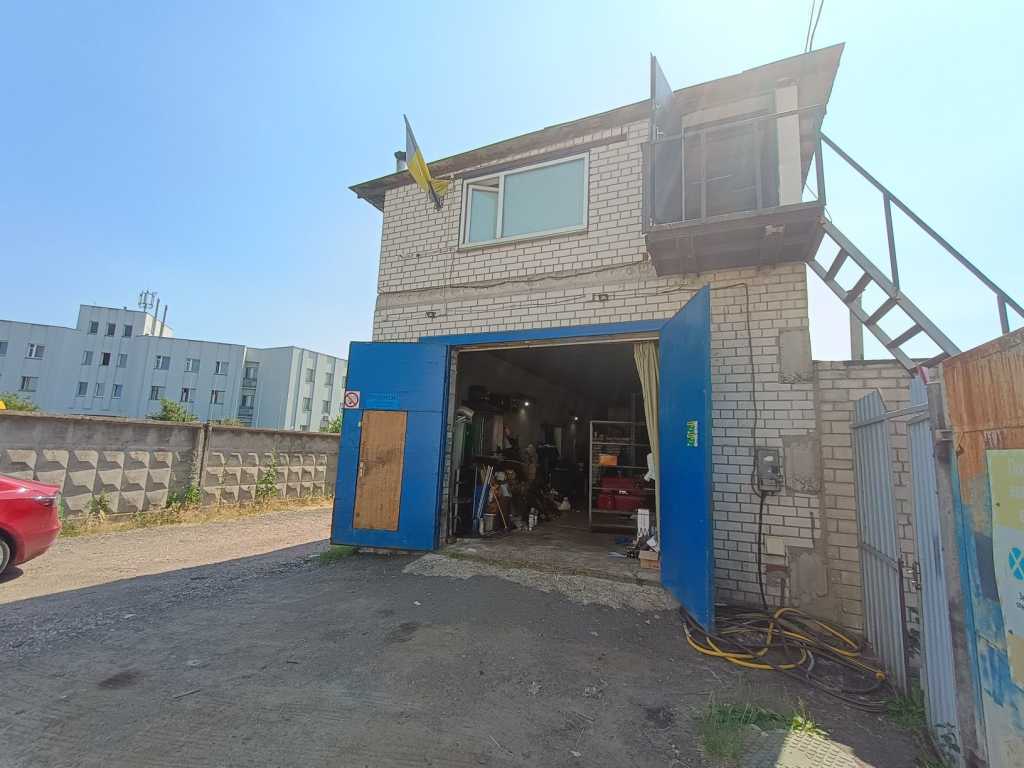 Продаж гаража 270 м², Пухівська вул., 2
