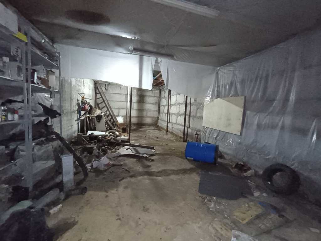 Продаж гаража 270 м², Пухівська вул., 2