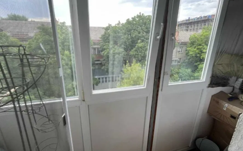Продаж 2-кімнатної квартири 45 м², Кармена Романа вул.