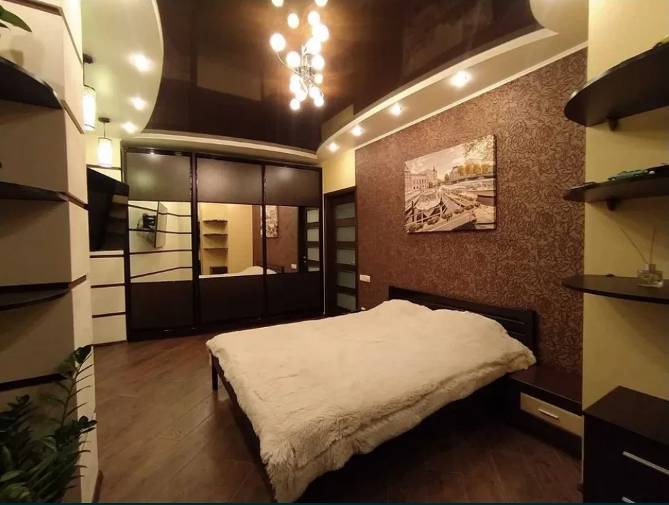 Продажа 2-комнатной квартиры 63 м², Разумовская ул.