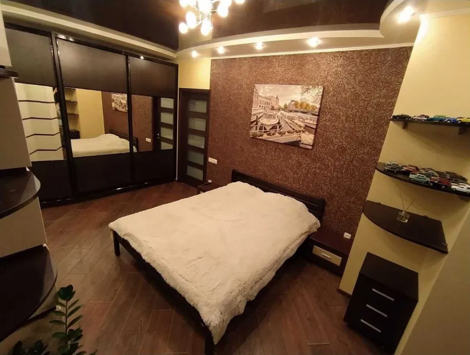 Продажа 2-комнатной квартиры 63 м², Разумовская ул.