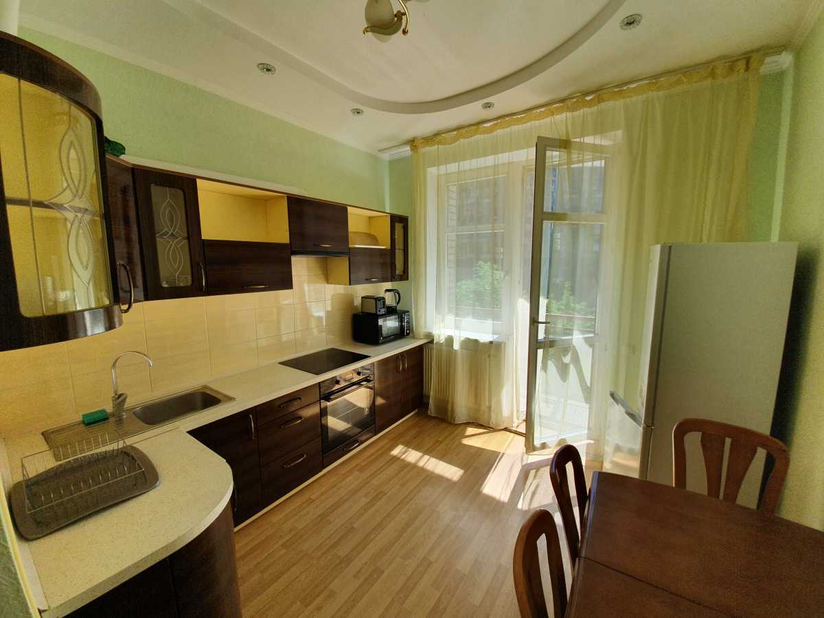 Аренда 3-комнатной квартиры 100 м², Евгения Коновальца ул., 32Б