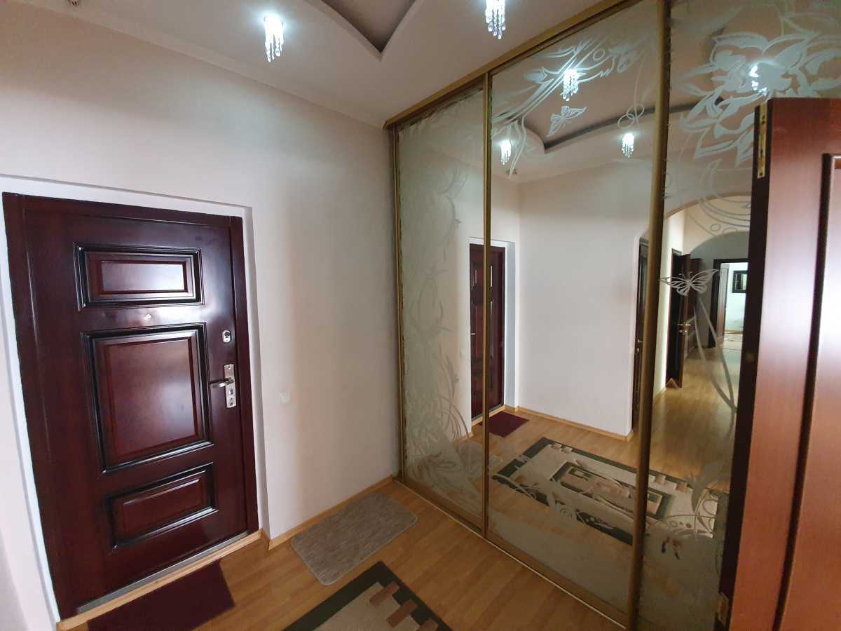 Аренда 3-комнатной квартиры 100 м², Евгения Коновальца ул., 32Б