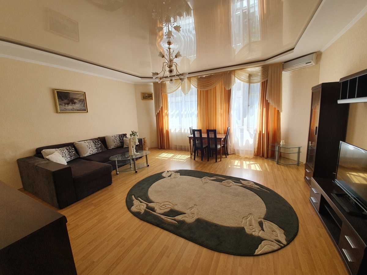 Аренда 3-комнатной квартиры 100 м², Евгения Коновальца ул., 32Б