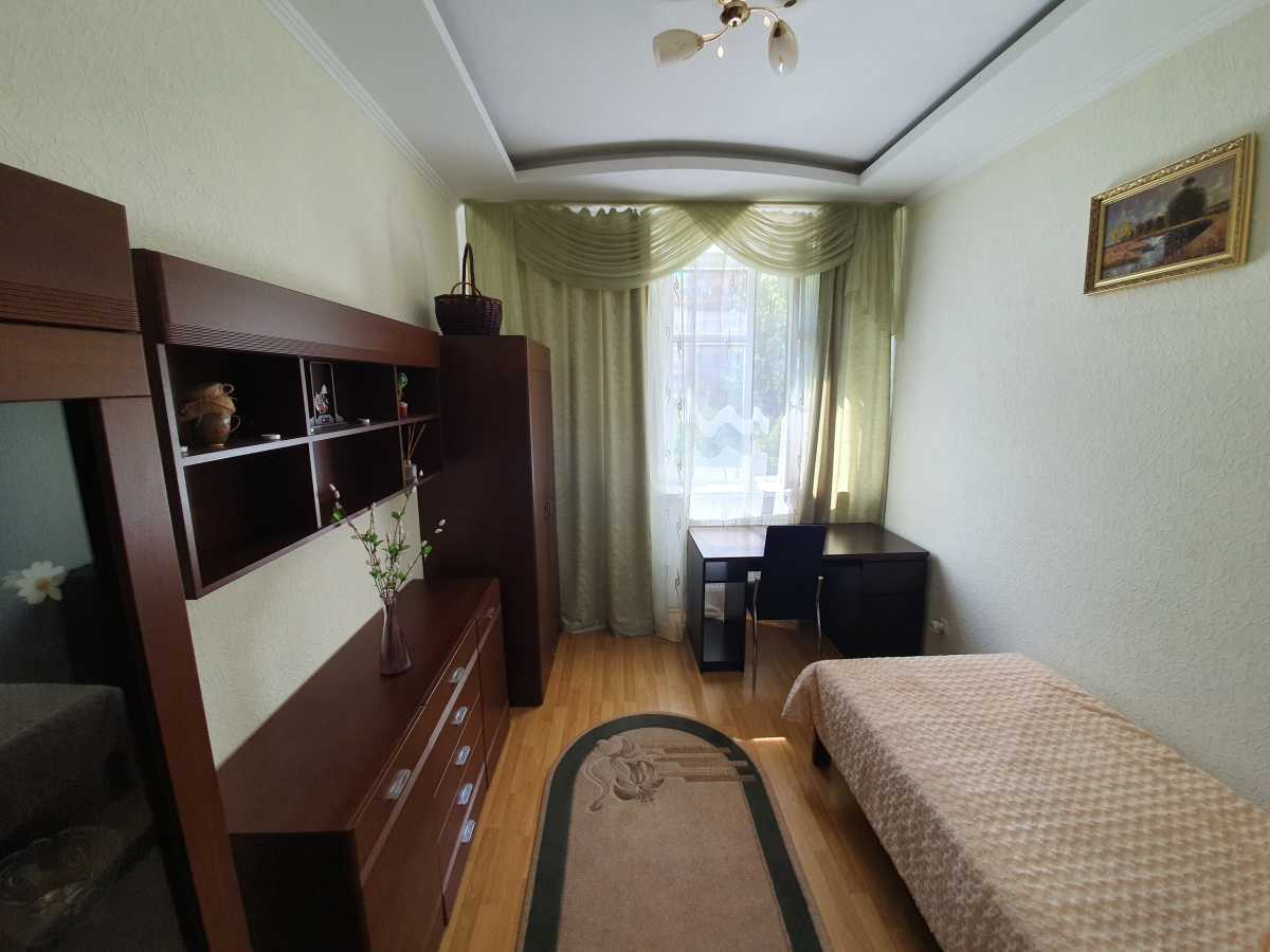 Аренда 3-комнатной квартиры 100 м², Евгения Коновальца ул., 32Б
