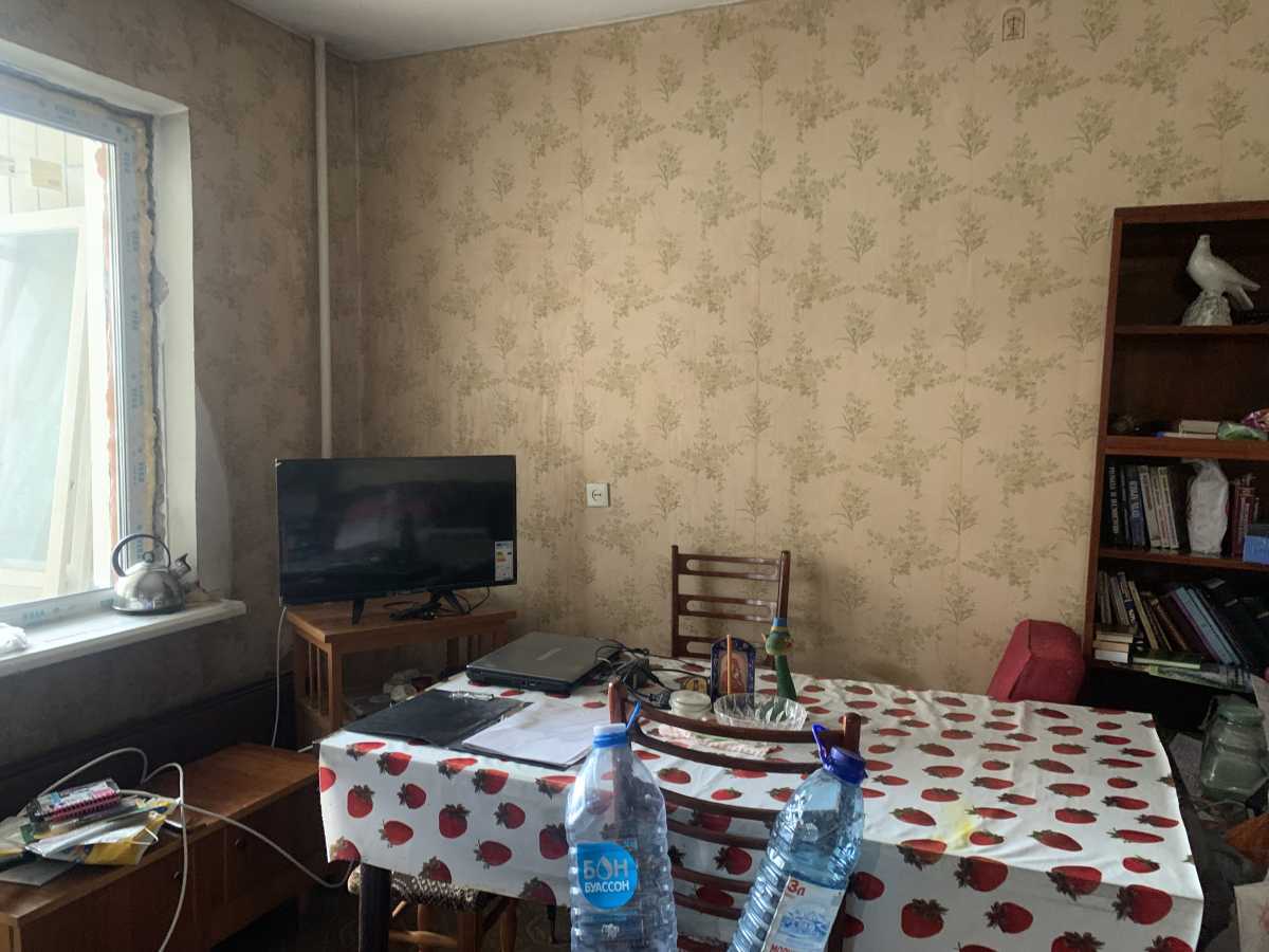 Продаж 3-кімнатної квартири 85 м², Срібнокільська вул., 8