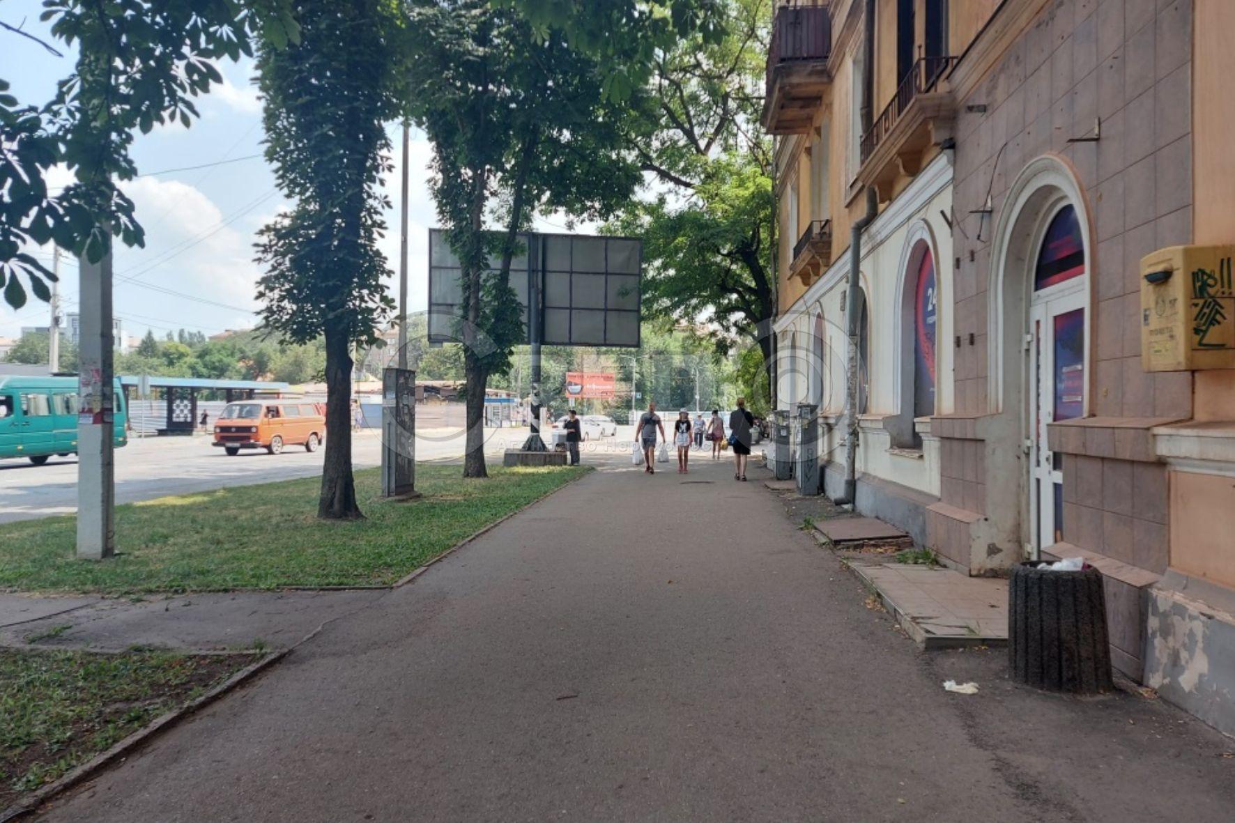 Продаж магазину 222.3 м², Петра Калнишевського вул.