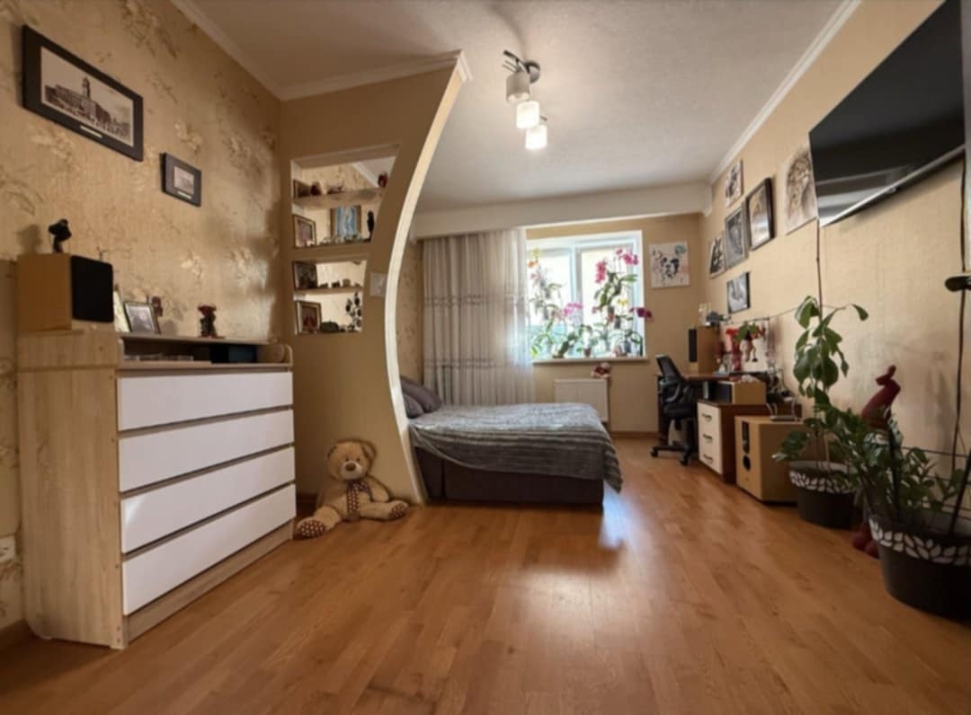 Продаж 1-кімнатної квартири 46 м², Привокзальна вул.