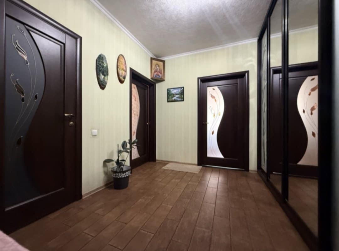 Продаж 1-кімнатної квартири 46 м², Привокзальна вул.