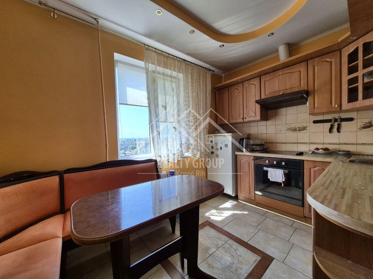 Продаж 3-кімнатної квартири 72 м², Миколи Світальського вул.
