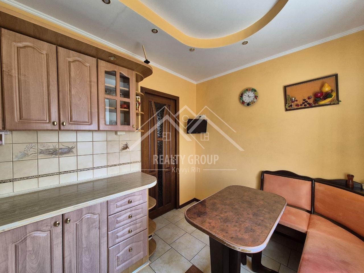Продаж 3-кімнатної квартири 72 м², Миколи Світальського вул.