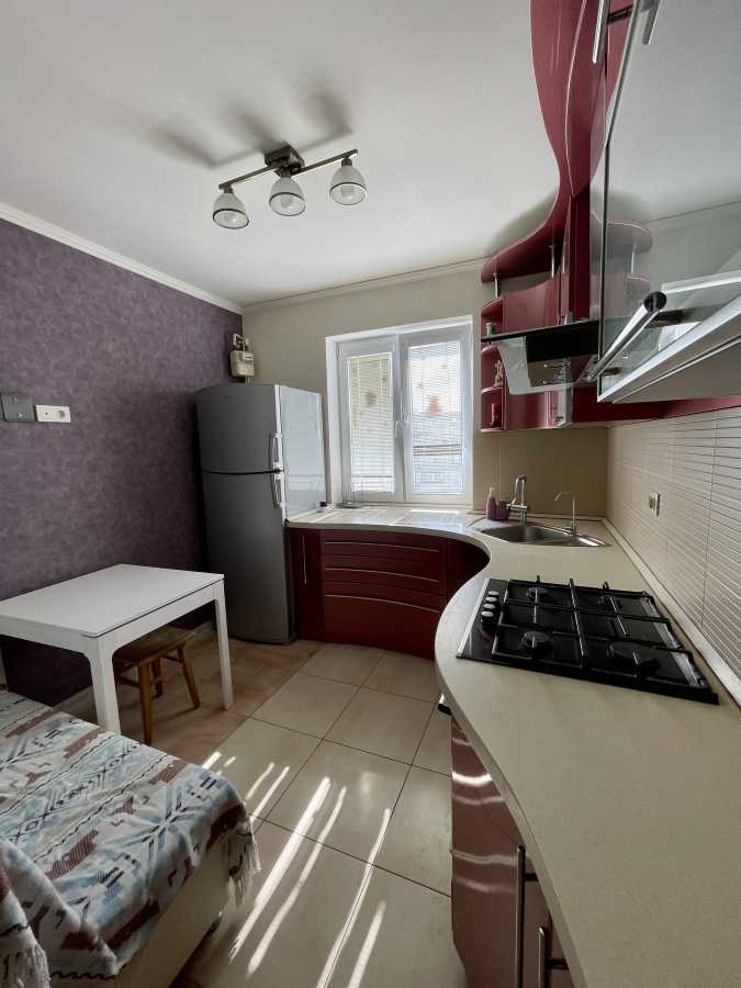 Продажа 2-комнатной квартиры 52 м², Сержа Лифаря ул.