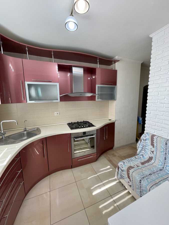 Продажа 2-комнатной квартиры 52 м², Сержа Лифаря ул.