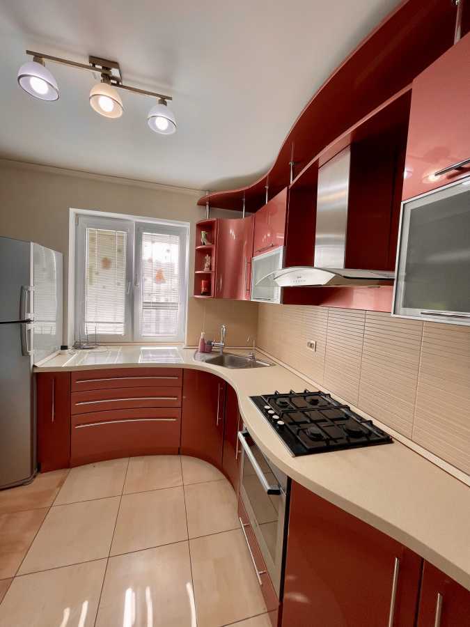 Продажа 2-комнатной квартиры 52 м², Сержа Лифаря ул.