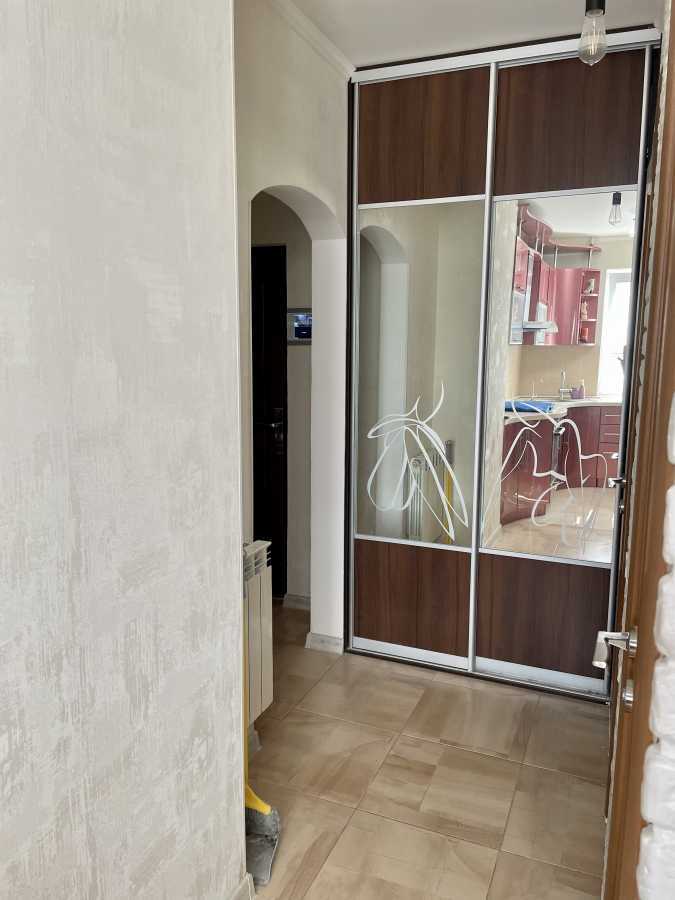 Продажа 2-комнатной квартиры 52 м², Сержа Лифаря ул.