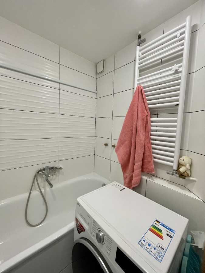 Продажа 2-комнатной квартиры 52 м², Сержа Лифаря ул.