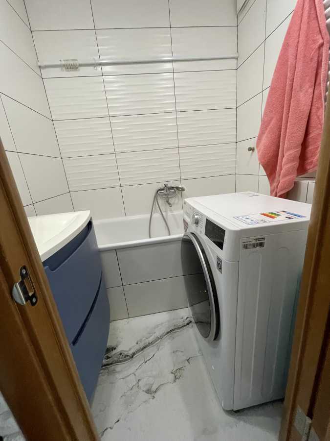 Продажа 2-комнатной квартиры 52 м², Сержа Лифаря ул.