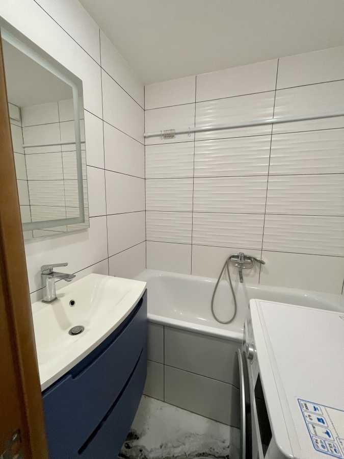 Продажа 2-комнатной квартиры 52 м², Сержа Лифаря ул.