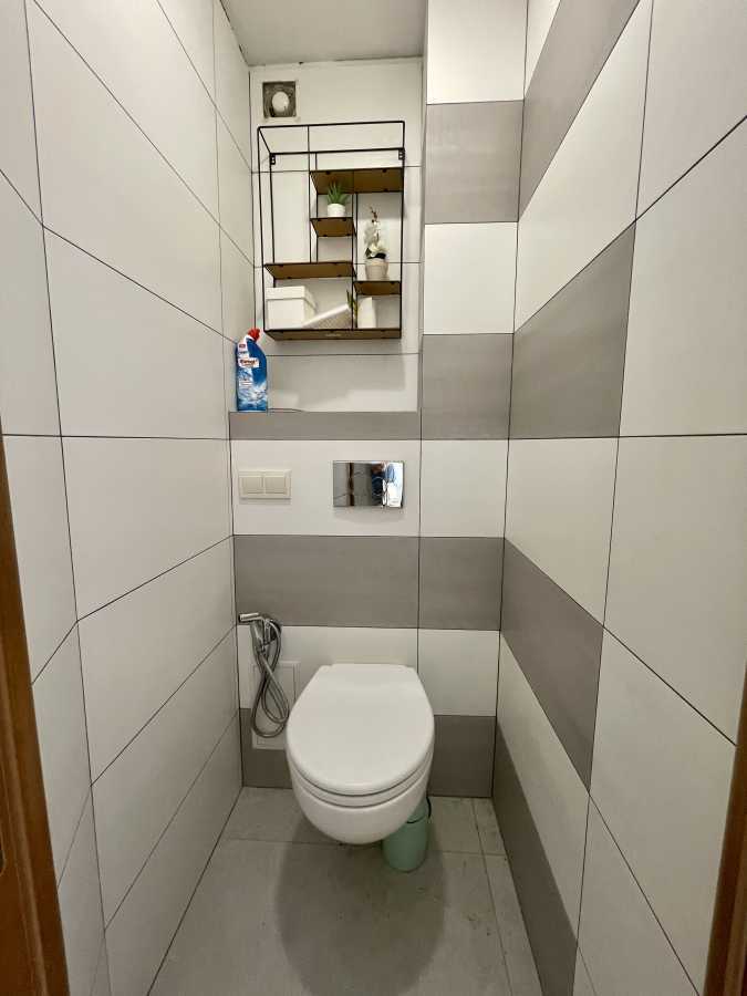 Продажа 2-комнатной квартиры 52 м², Сержа Лифаря ул.