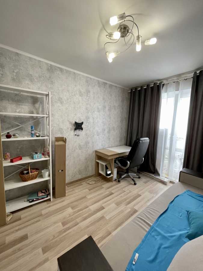 Продажа 2-комнатной квартиры 52 м², Сержа Лифаря ул.