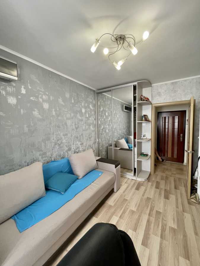 Продажа 2-комнатной квартиры 52 м², Сержа Лифаря ул.