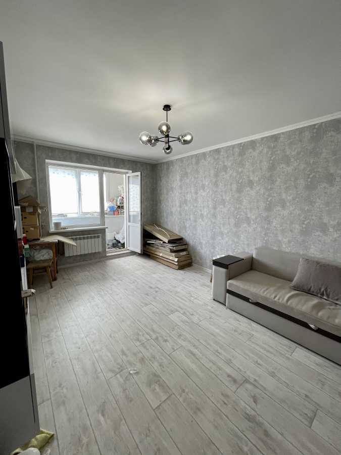 Продажа 2-комнатной квартиры 52 м², Сержа Лифаря ул.