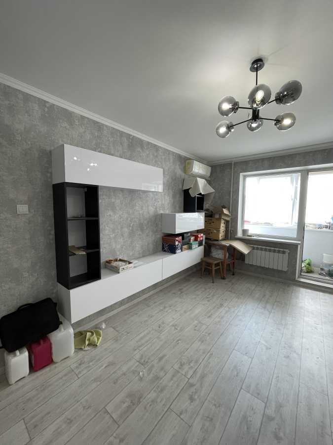 Продажа 2-комнатной квартиры 52 м², Сержа Лифаря ул.