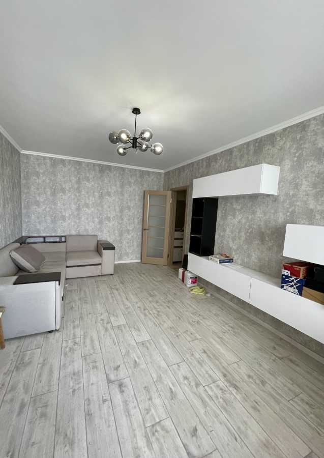 Продажа 2-комнатной квартиры 52 м², Сержа Лифаря ул.