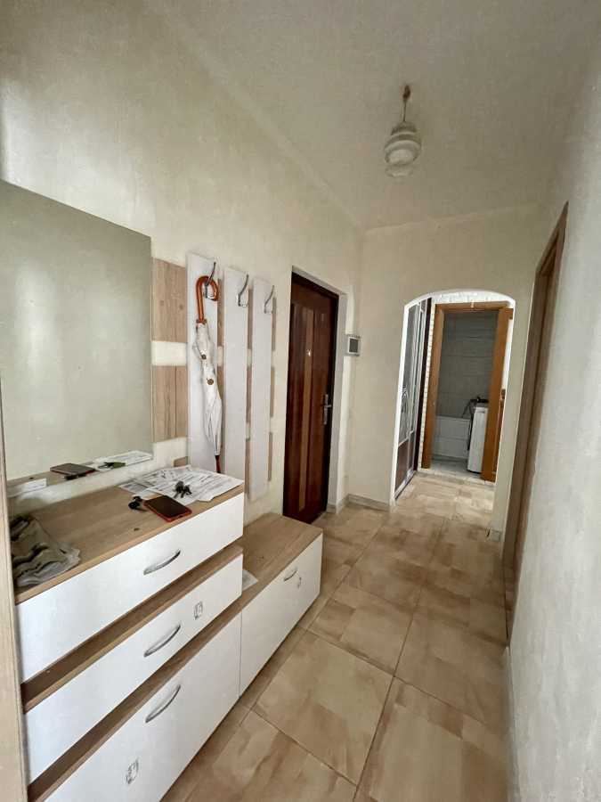 Продажа 2-комнатной квартиры 52 м², Сержа Лифаря ул.