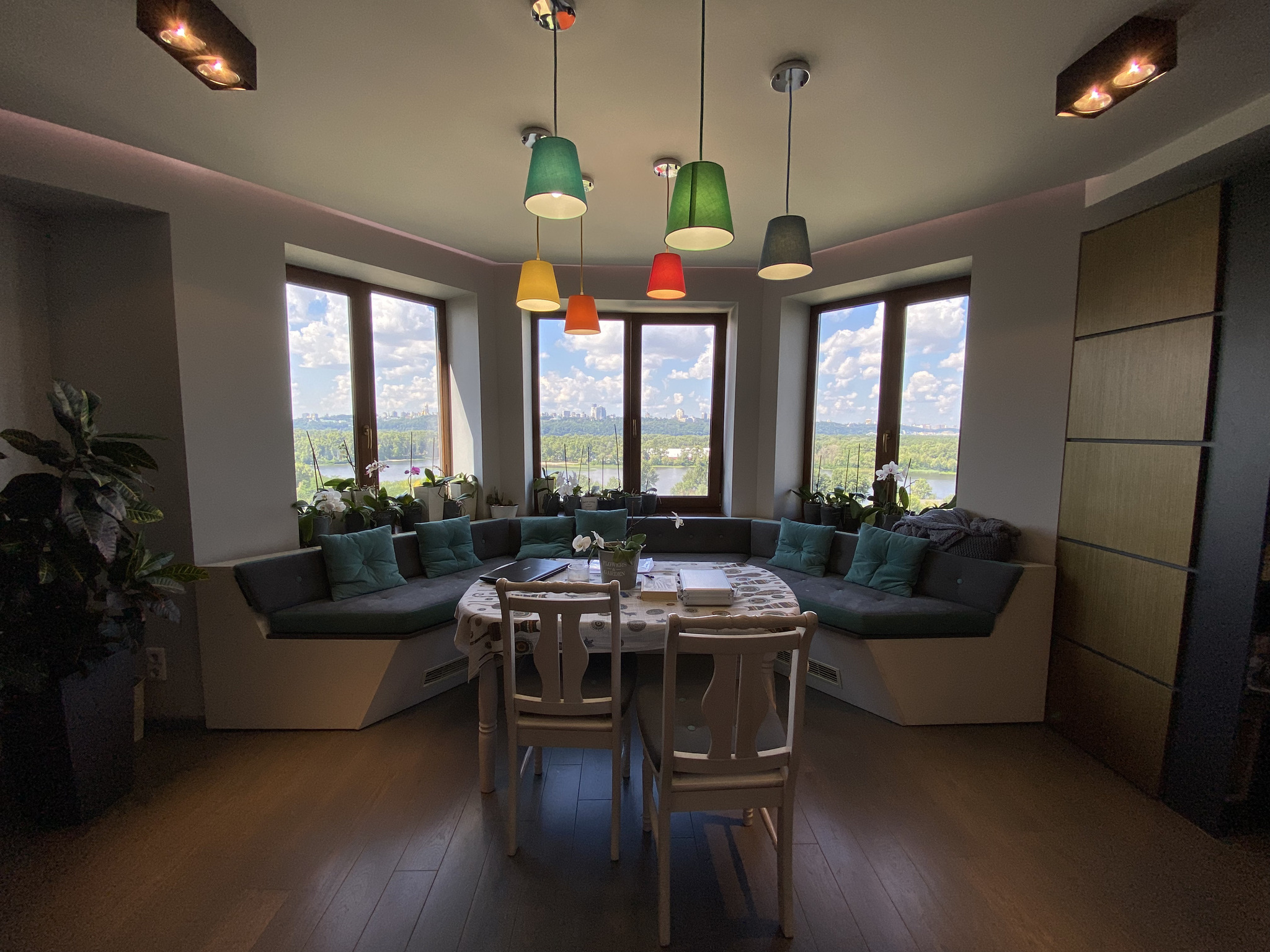 Продаж 4-кімнатної квартири 222 м², Микільсько-Слобідська вул., 4Д