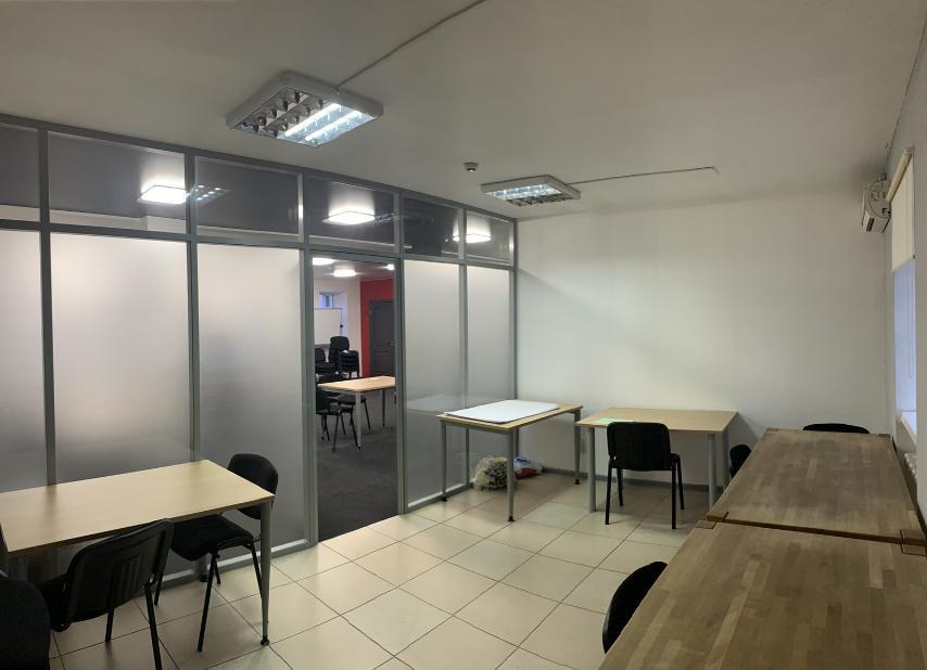 Продаж офісу 172 м², Верхній Вал вул.