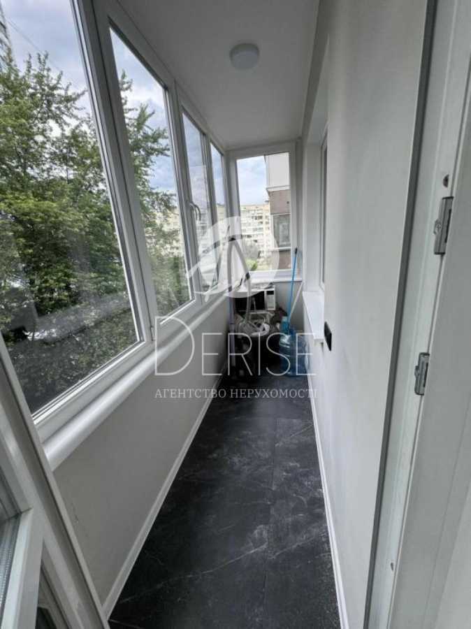 Продажа 3-комнатной квартиры 58 м², Победы просп., 27