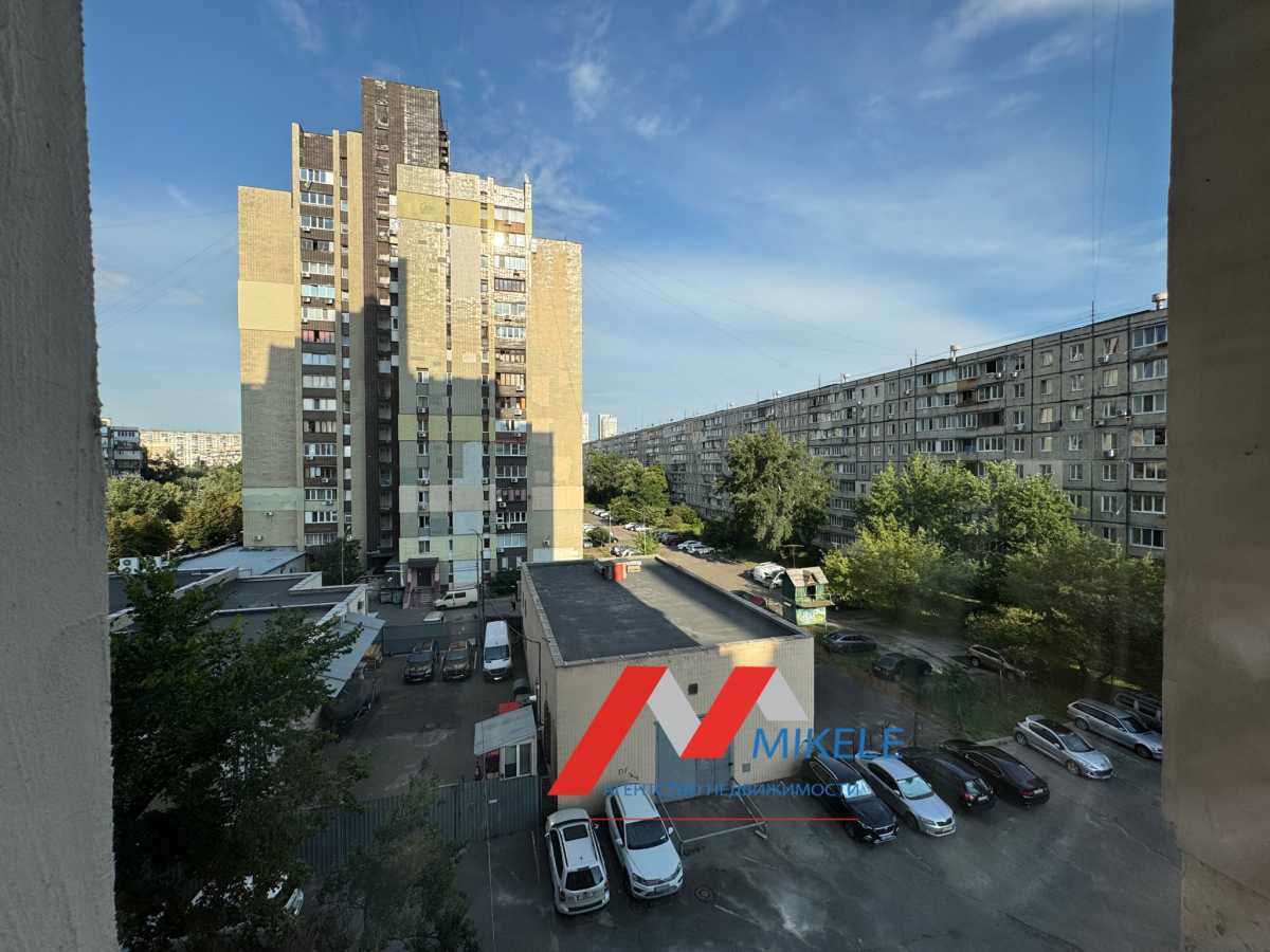 Продаж 2-кімнатної квартири 53 м², Павла Тичини просп., 4