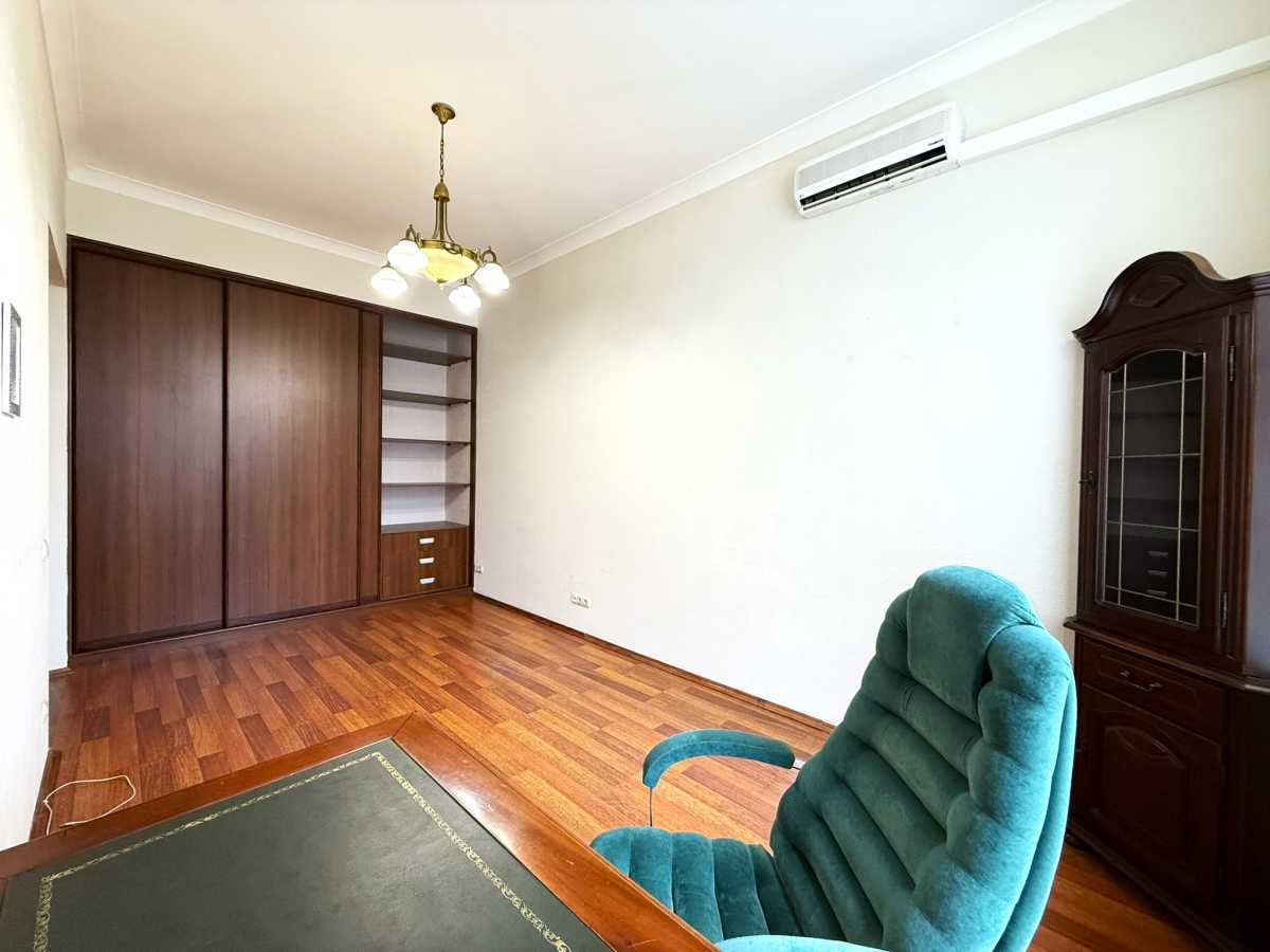 Продажа 3-комнатной квартиры 89.1 м², Банковая ул., 3