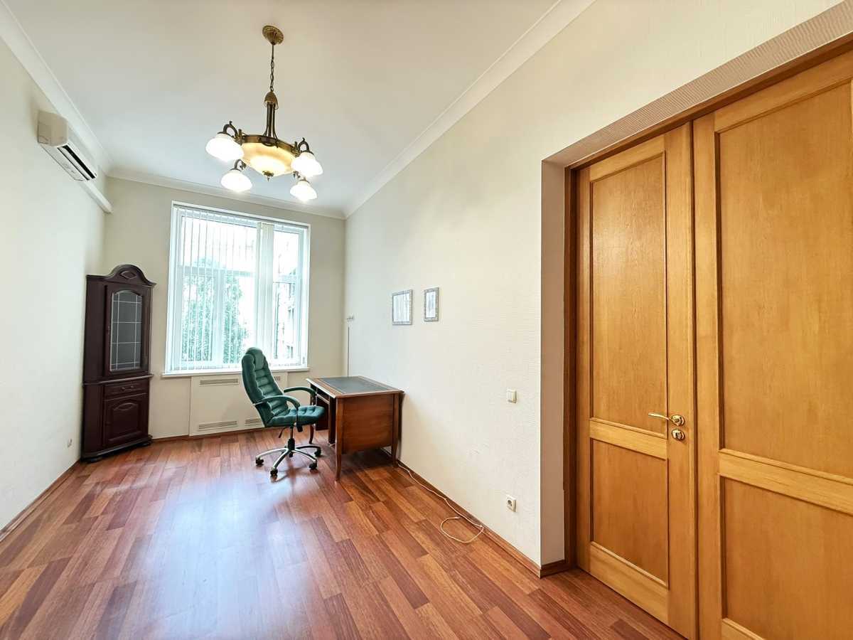Продажа 3-комнатной квартиры 89.1 м², Банковая ул., 3