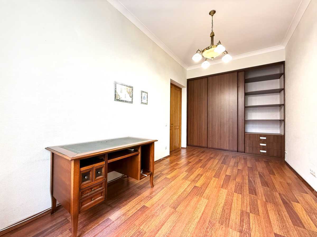 Продажа 3-комнатной квартиры 89.1 м², Банковая ул., 3