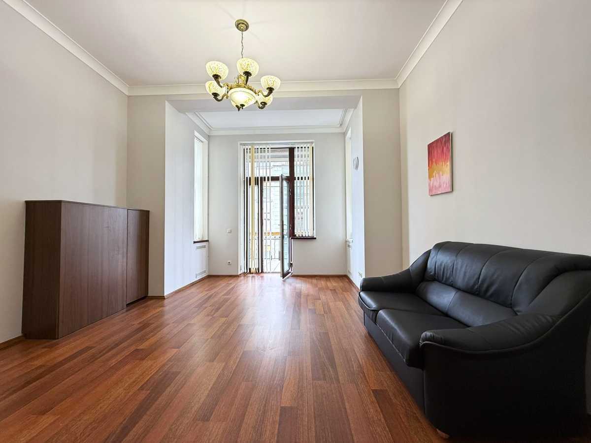 Продажа 3-комнатной квартиры 89.1 м², Банковая ул., 3