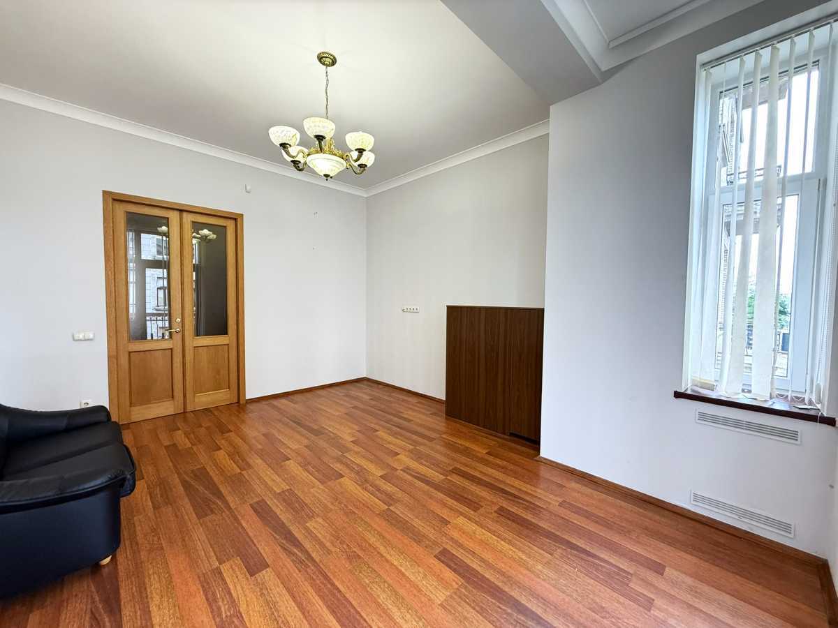Продажа 3-комнатной квартиры 89.1 м², Банковая ул., 3