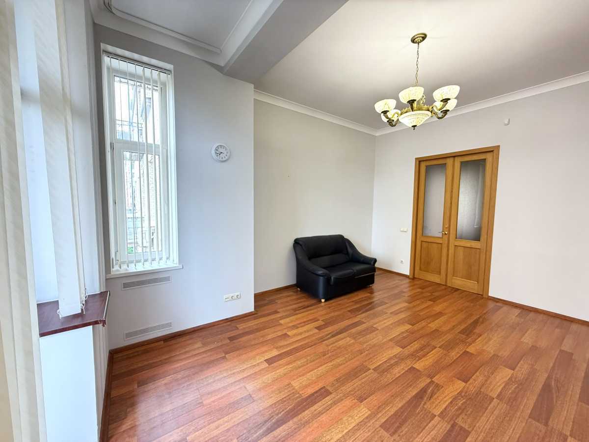 Продажа 3-комнатной квартиры 89.1 м², Банковая ул., 3