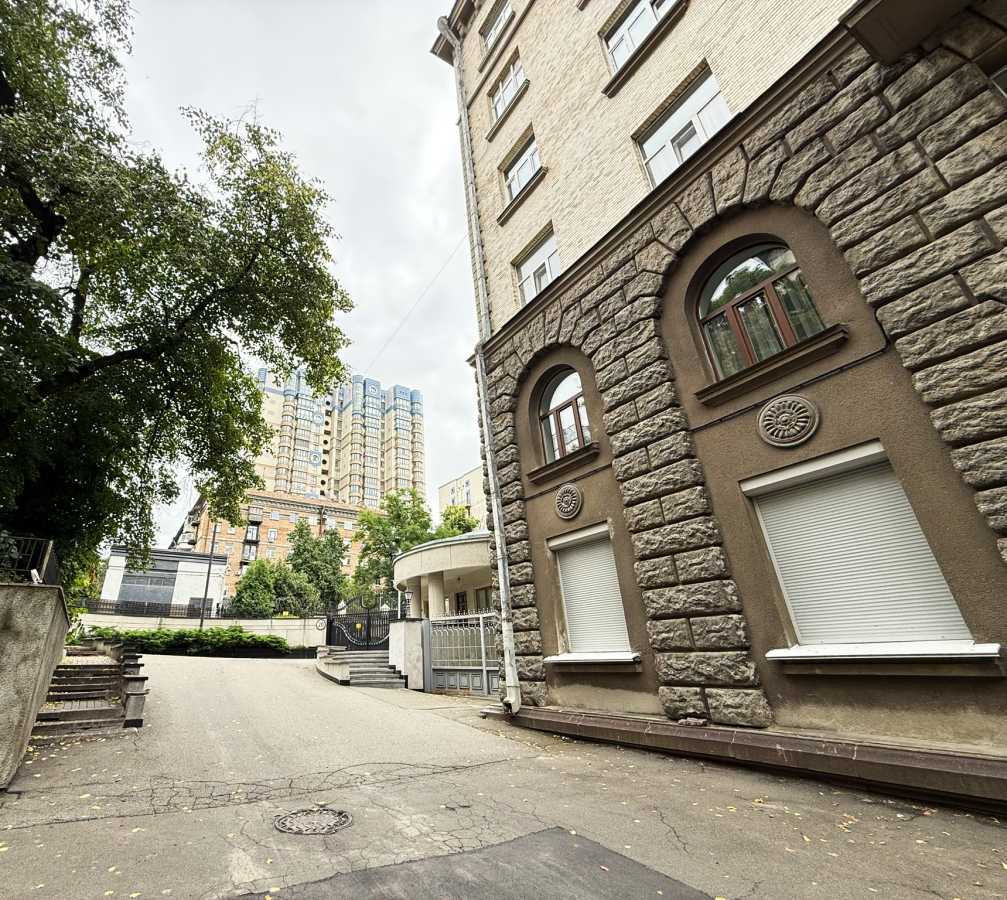 Продажа 3-комнатной квартиры 89.1 м², Банковая ул., 3
