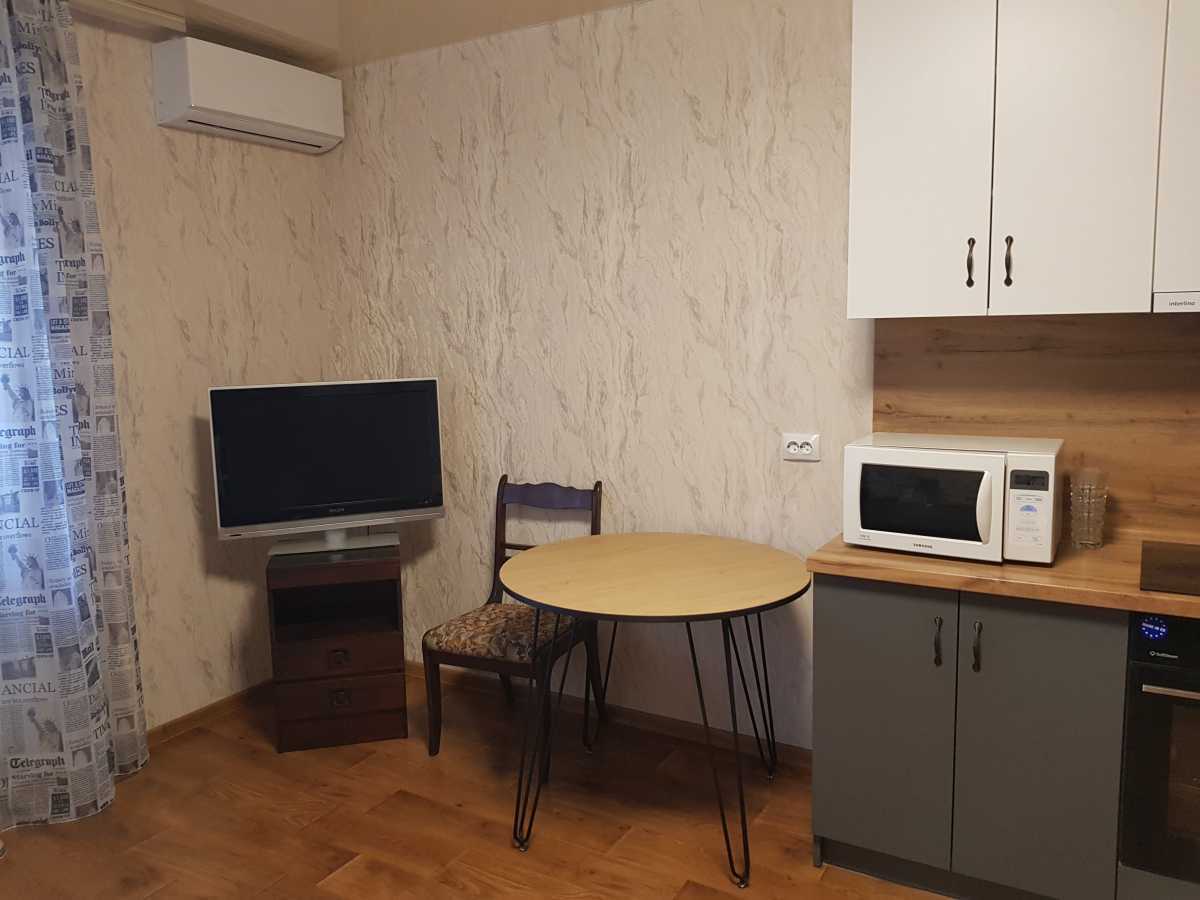 Оренда 1-кімнатної квартири 50 м², Ревуцького вул., 54