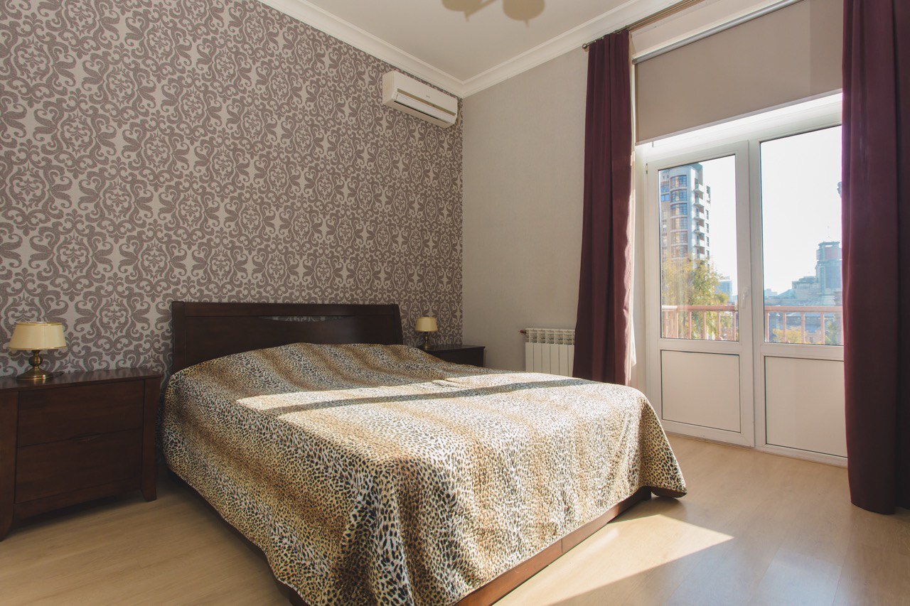 Аренда 2-комнатной квартиры 75 м², Крещатик ул., 23
