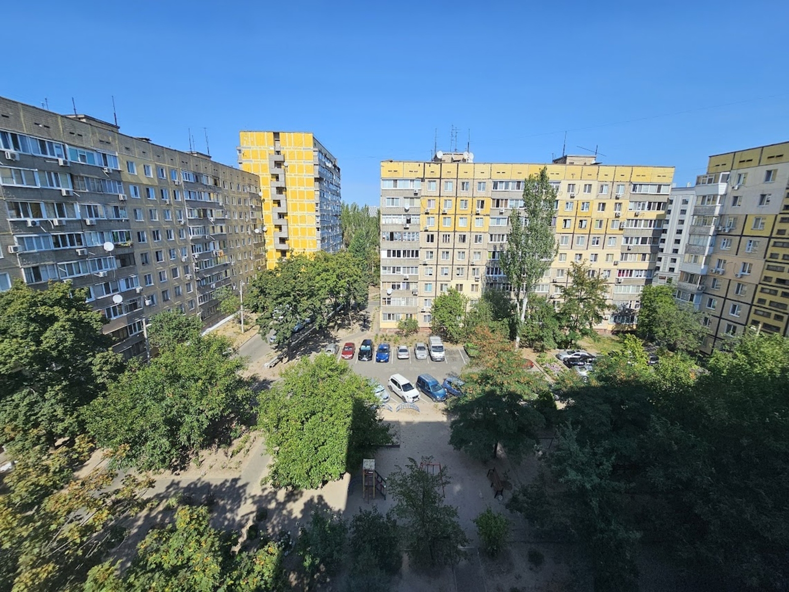 Продаж 3-кімнатної квартири 72 м², Березинська вул., 36